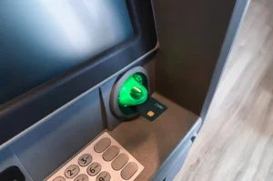 atm abroad things not to do while travelling