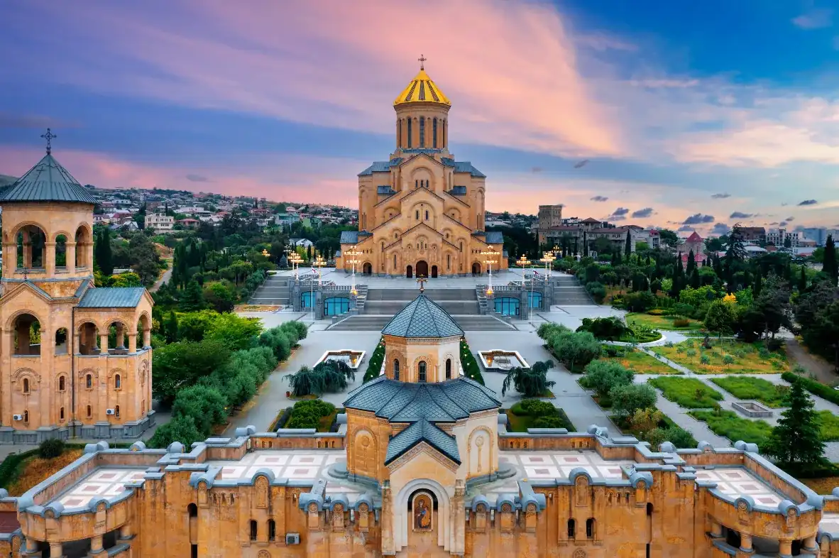 Cash and ATMs in Gerogia: All you need on fees, limits, cards